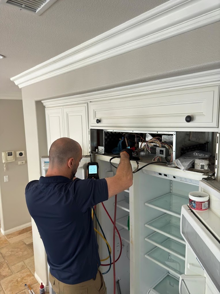 Built-in refrigerator diagnostics and repair